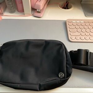 lululemon belt bag